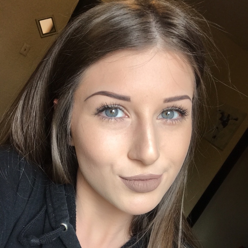 Meet your Posher, Brooke